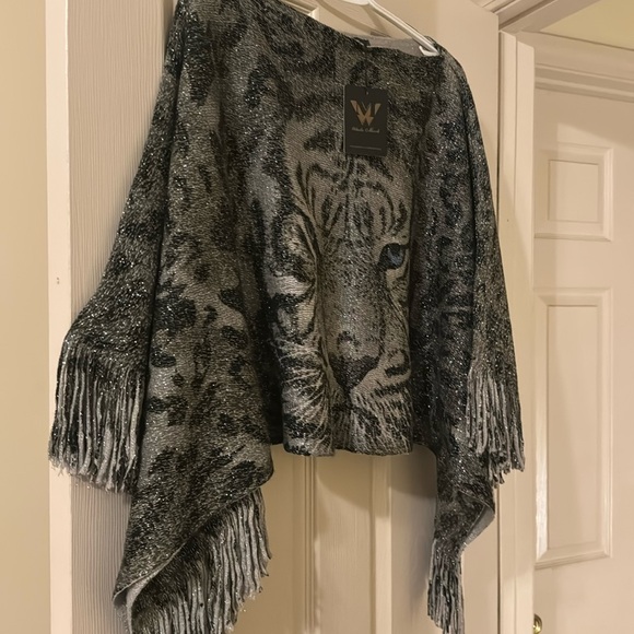NWT White Mark One Size Silver Leopard Print Tiger Poncho With Fringe - Picture 2 of 8